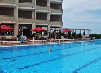 28.Am Hotelpool